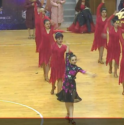 桐乡市体育舞蹈运动协会2018新春汇演11 – 成人团体舞